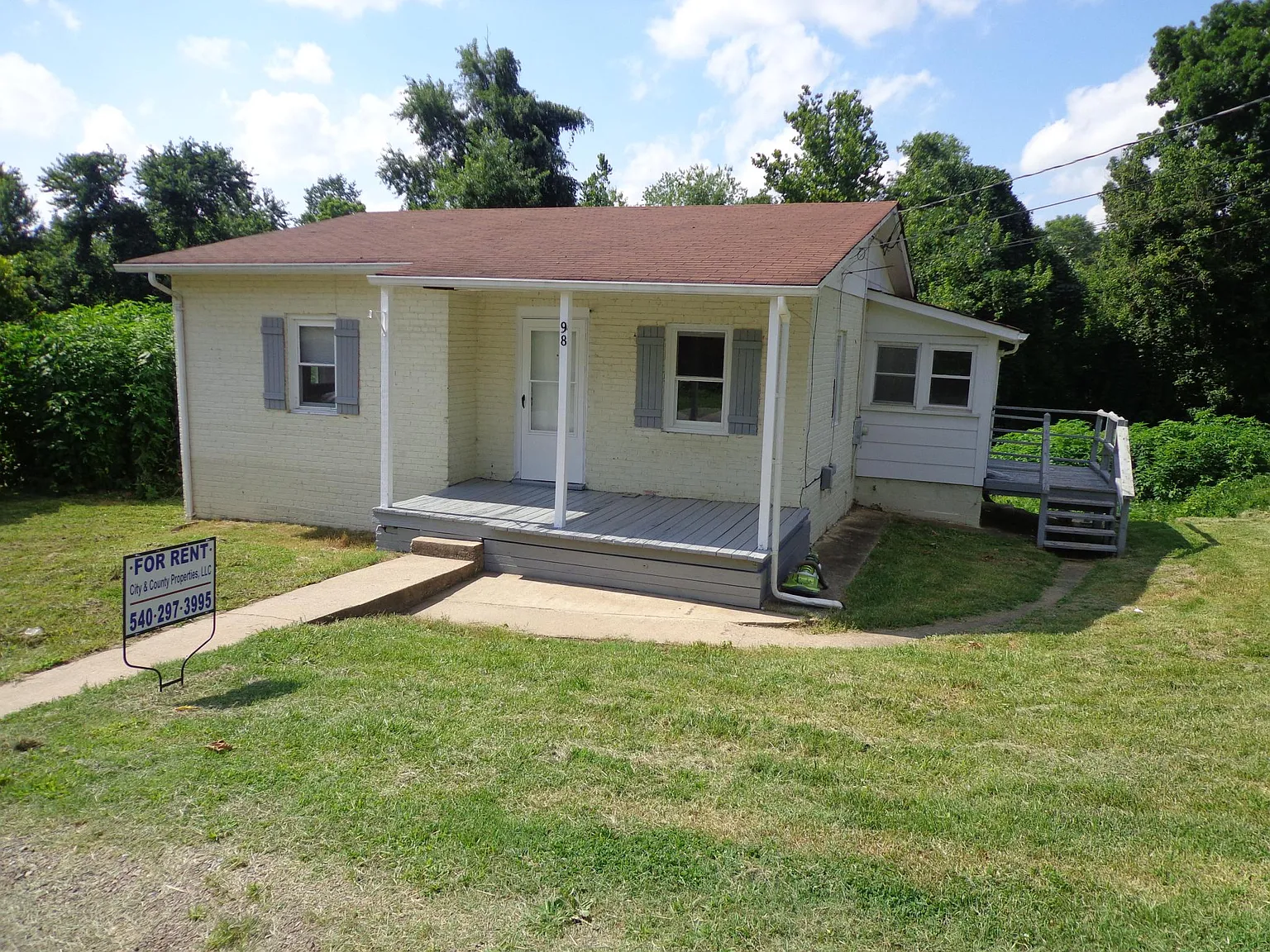 3 bed, 1400 sqft, $1,500 — Photo 2