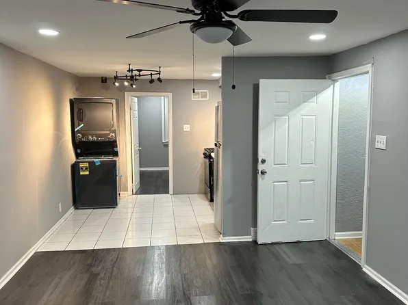200 E Albanus St #2, Philadelphia, PA 19120