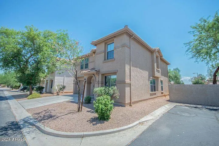 4 bed, 2.5 bath, 2430 sqft, $2,600 — Photo 3