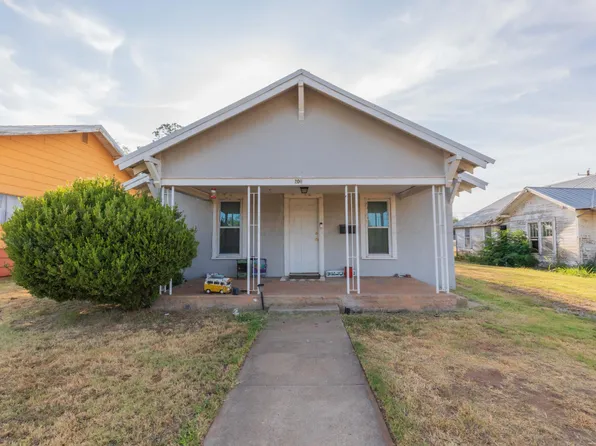 206 S Madden St, Shamrock, TX 79079