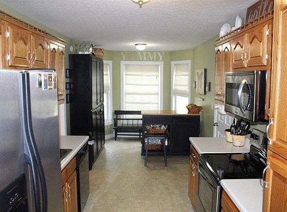 2nd image of 220 Villa Dr