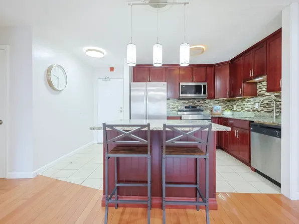 32 Whites Ave #E212, Watertown, MA 02472