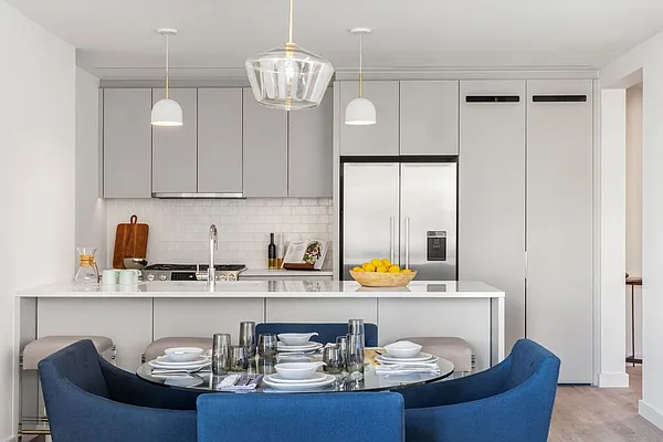 Rented by The Bloomstone Group LLC | media 39