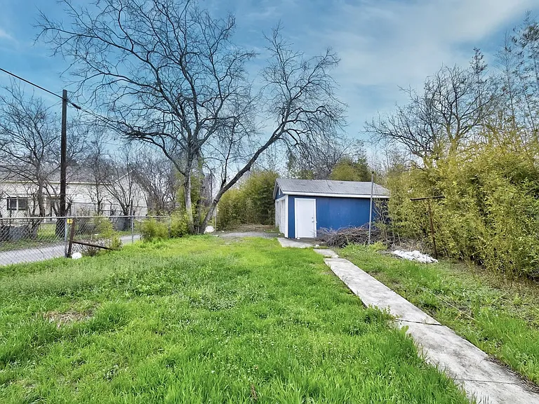 104 Webb — Photo 19