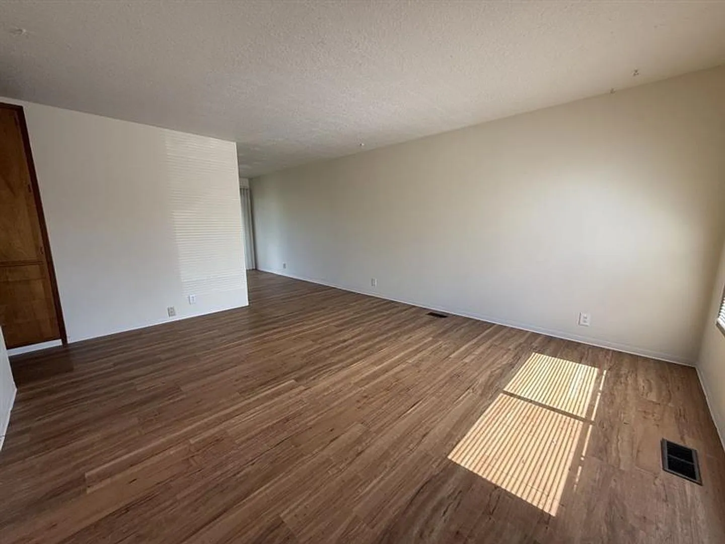 1139 SE Baseline Street #2 ~ Wonderful Unit in Plex — Photo 3