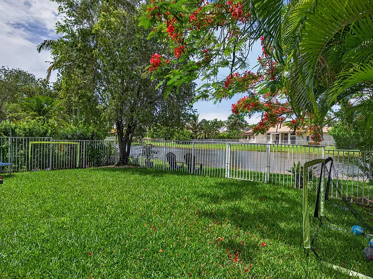 1374 Canary Island Dr — Photo 45