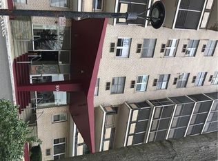 80 Cartright St #PENTHOUSE E, Bridgeport, CT 06610