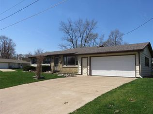 3815 6th St, East Moline, IL 61244