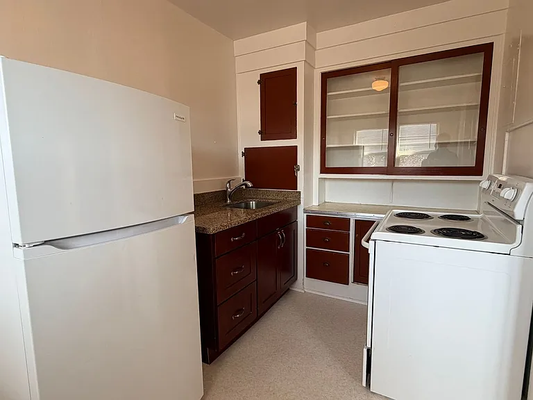 561 Aloha St — Photo 33