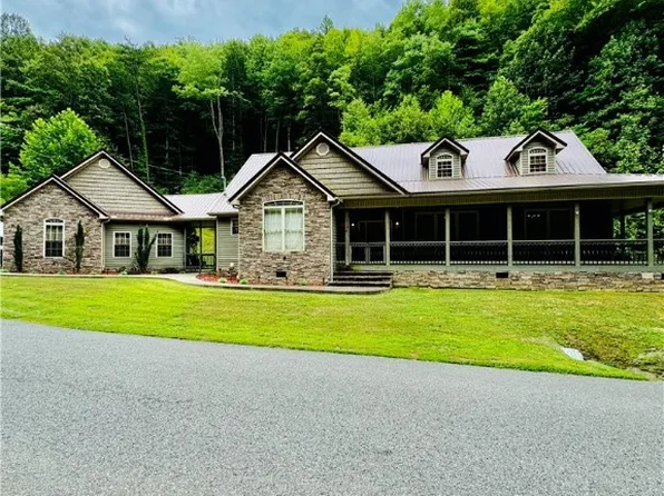 2299 Striker Fork Rd, Chapmanville, WV 25508