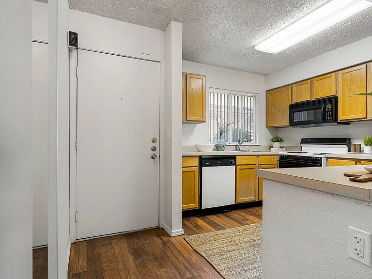 Deerfield Estates - First Months Rent FREE *Select Units Only* — Photo 13