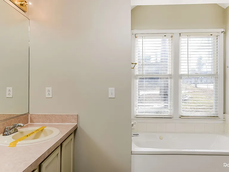 4015 Sherry Ct — Photo 10