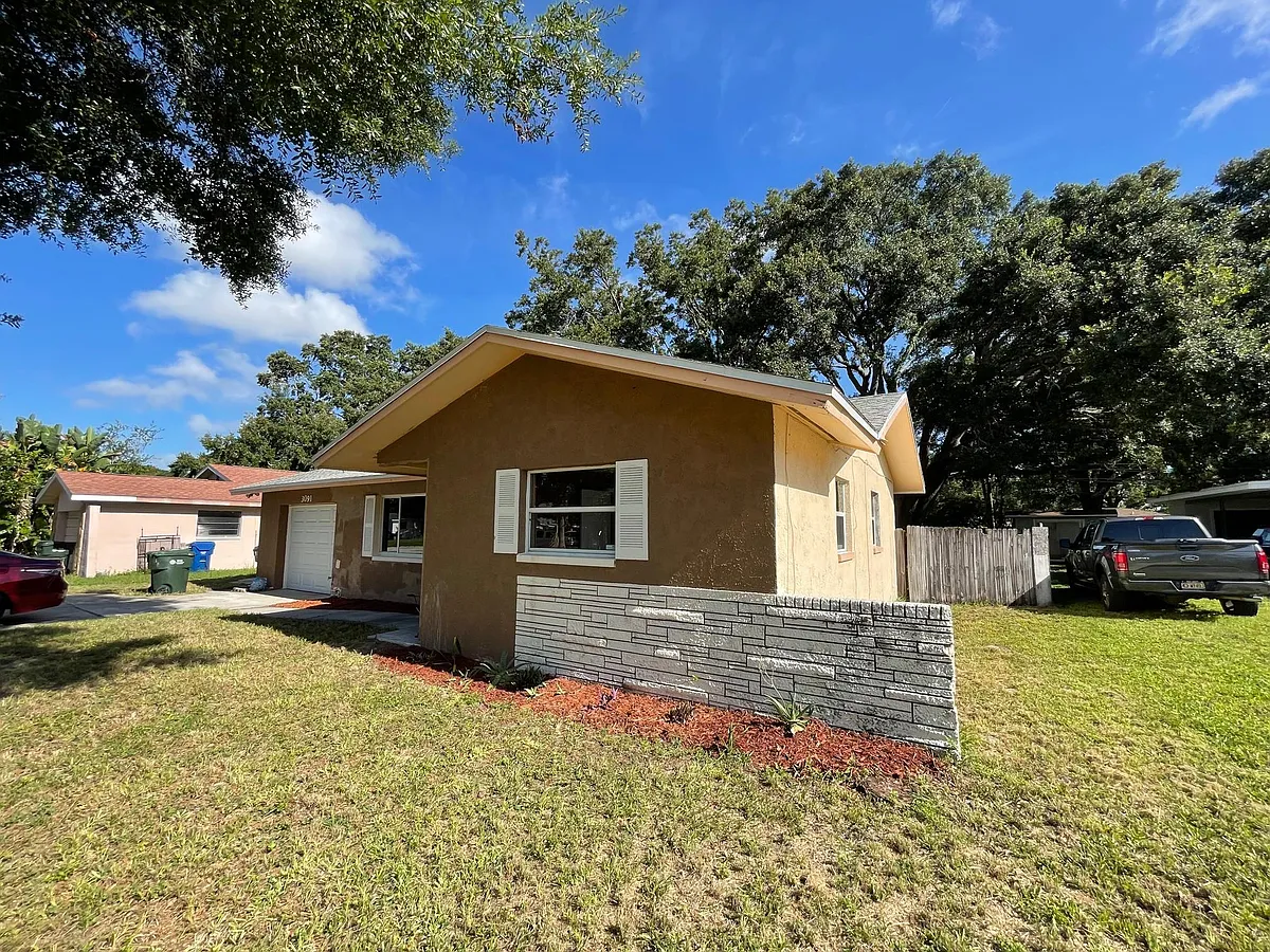 Building Photo - 3091 Brookview Ave