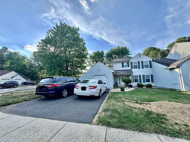 157 Woodbury Rd — Photo 1