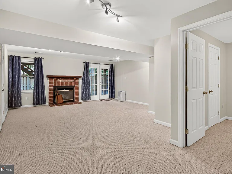 5719 Oakshore Ct — Photo 34