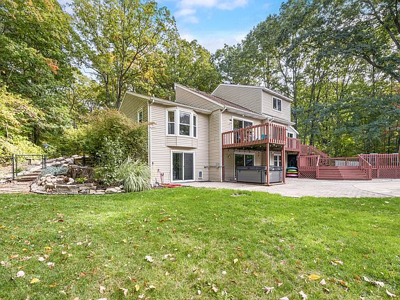 3rd image of 13421 Woodland Ct