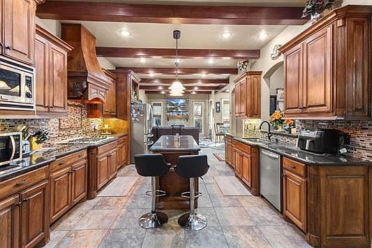4th image of 3536 Caffin Dr