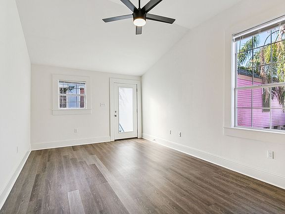 4th image of 3422 Lasalle St Unit 3424