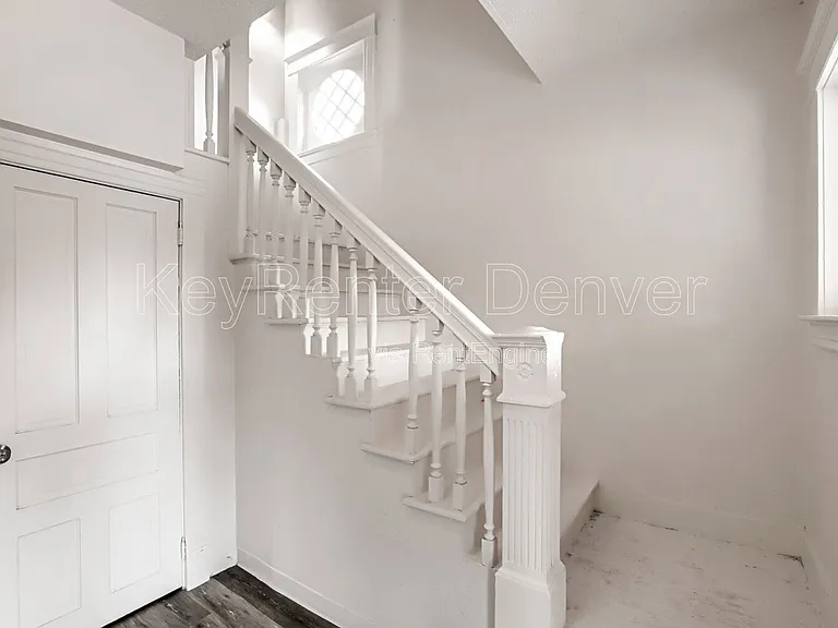 1118 6th St #B — Photo 3