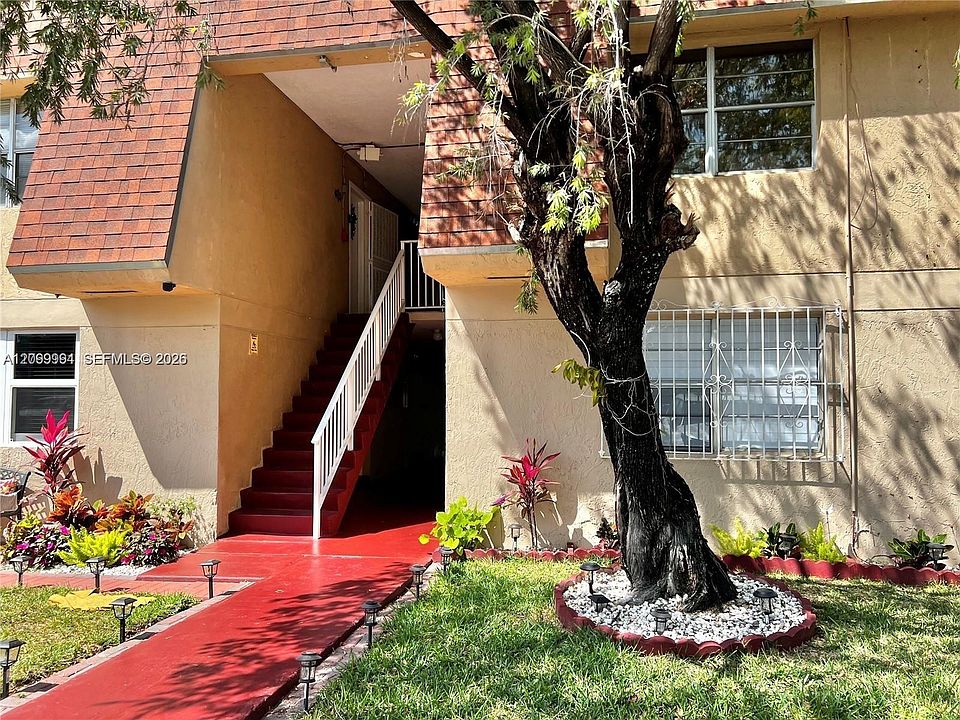 1st image of 220 NW 107th Ave APT 101