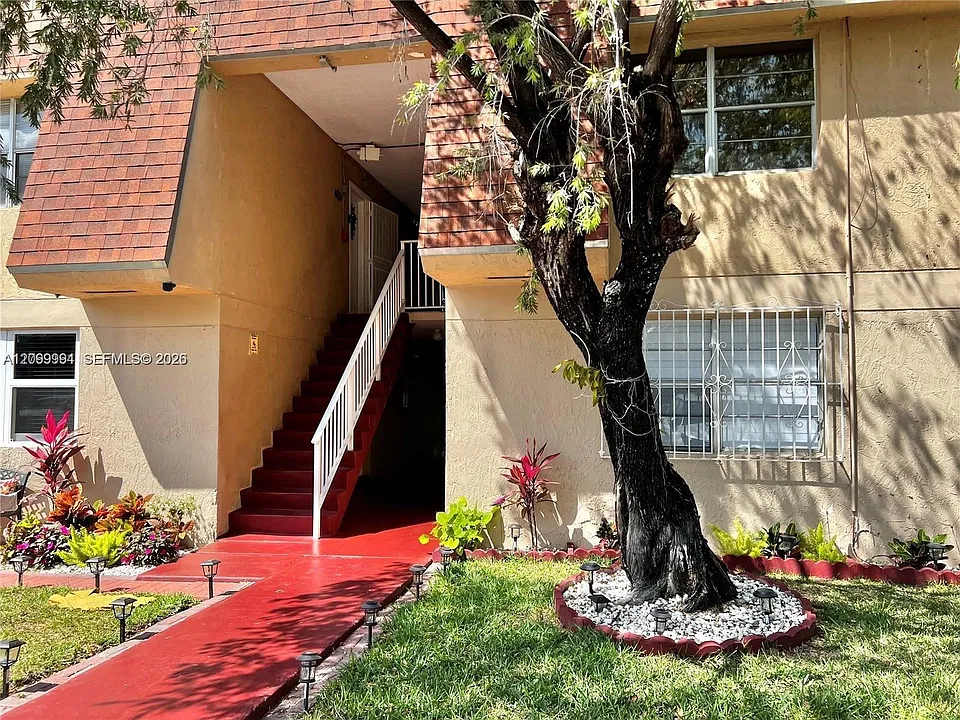 220 NW 107th Ave #101