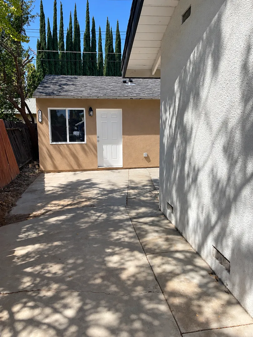 Rhonda Rd (6135) - ADU — Photo 2