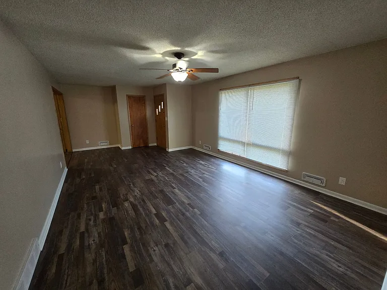 322 Webster St — Photo 13