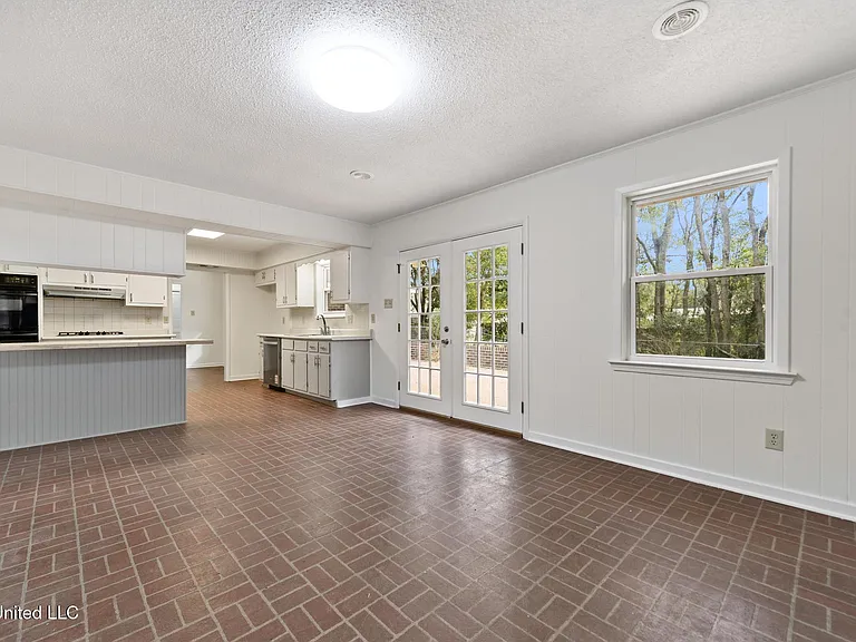 6104 Gruich Cir — Photo 11