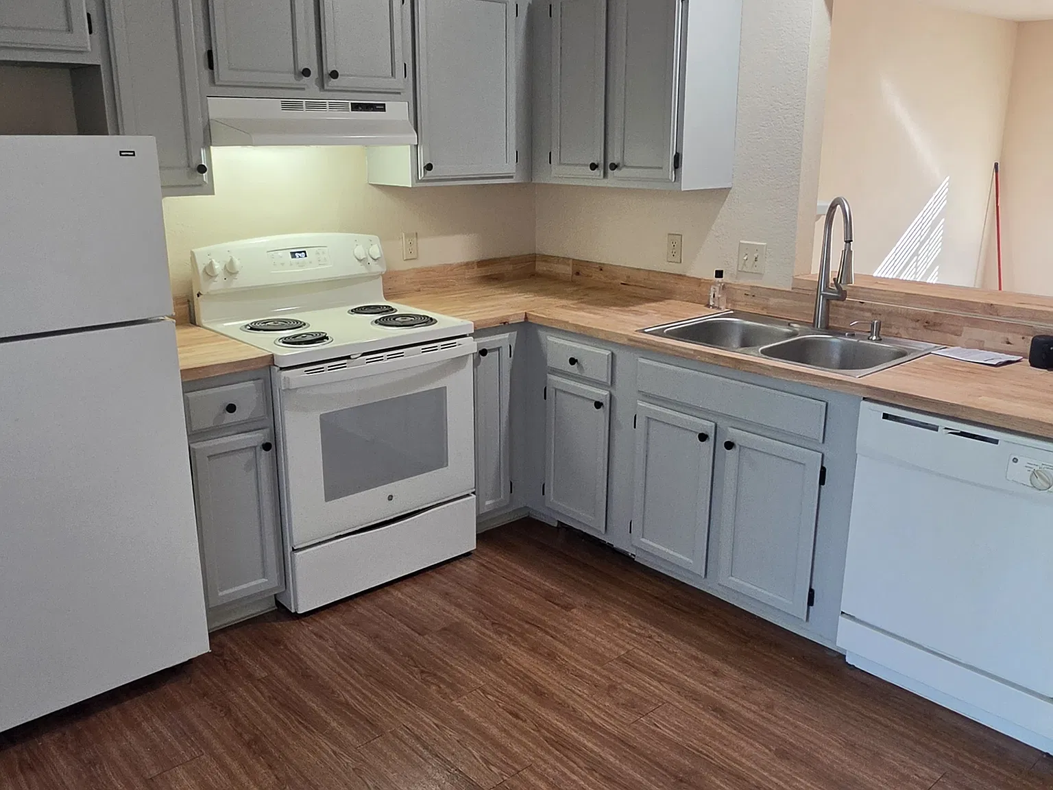 2 bed, 1.5 bath, 990 sqft, $1,750 — Photo 4