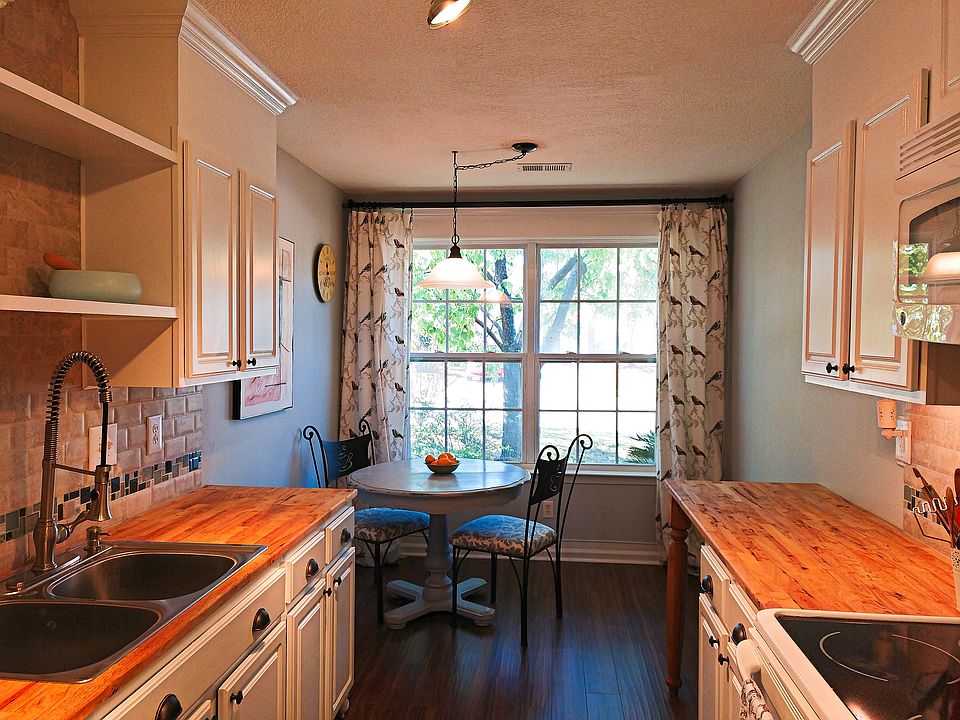 Eat in Kitchen