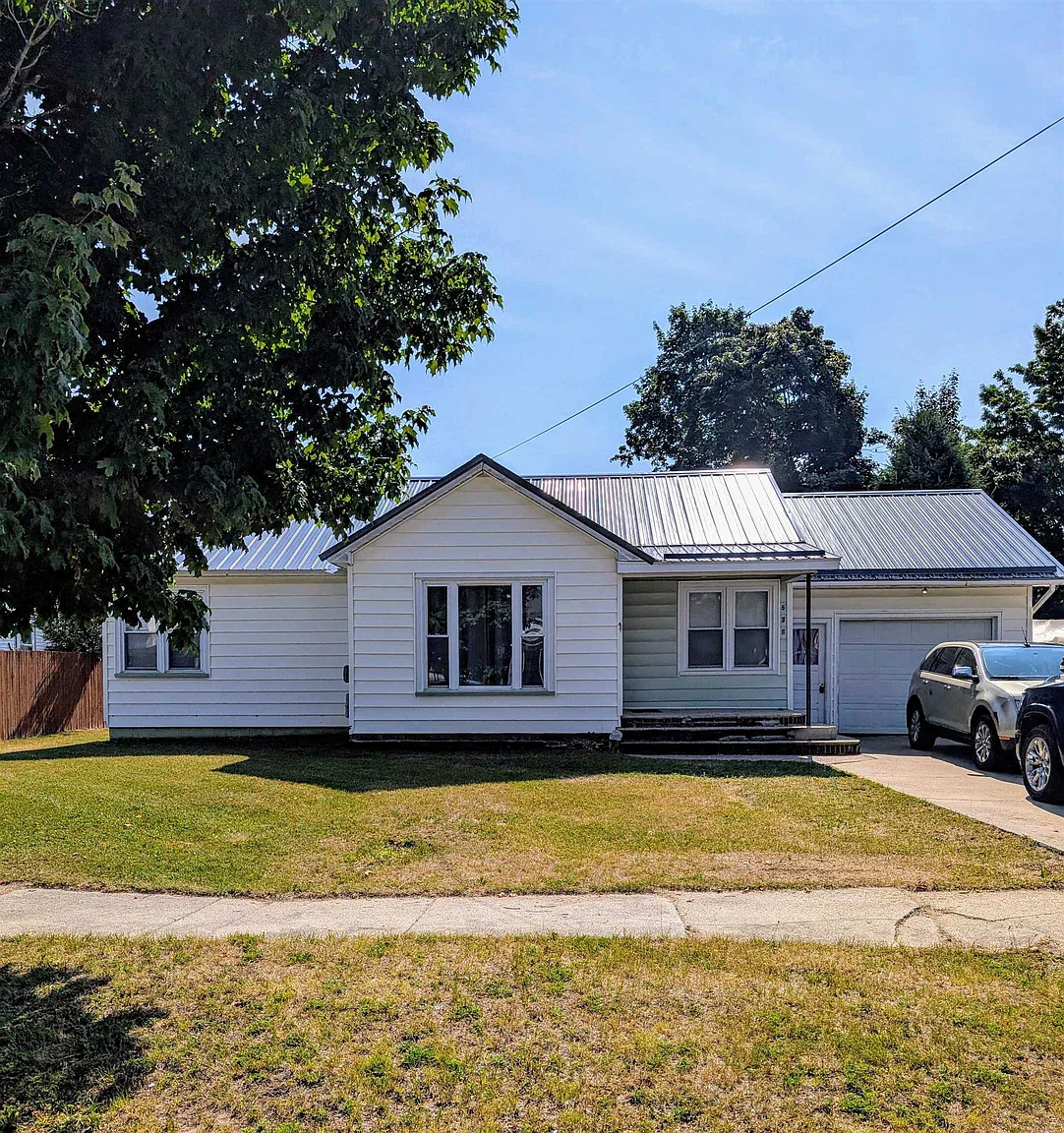 536 N Hemlock St photo 1