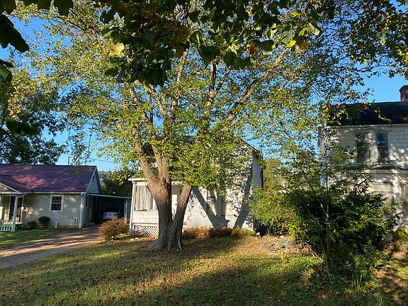 2nd image of 905 4th St