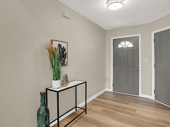 4th image of 9321 N Bayhill Cir