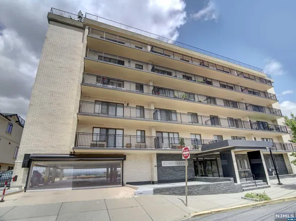 233 12th St APT 3C, Palisades Park, NJ 07650