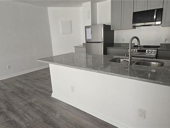 3rd image of 4951 Larkspur Ln #2