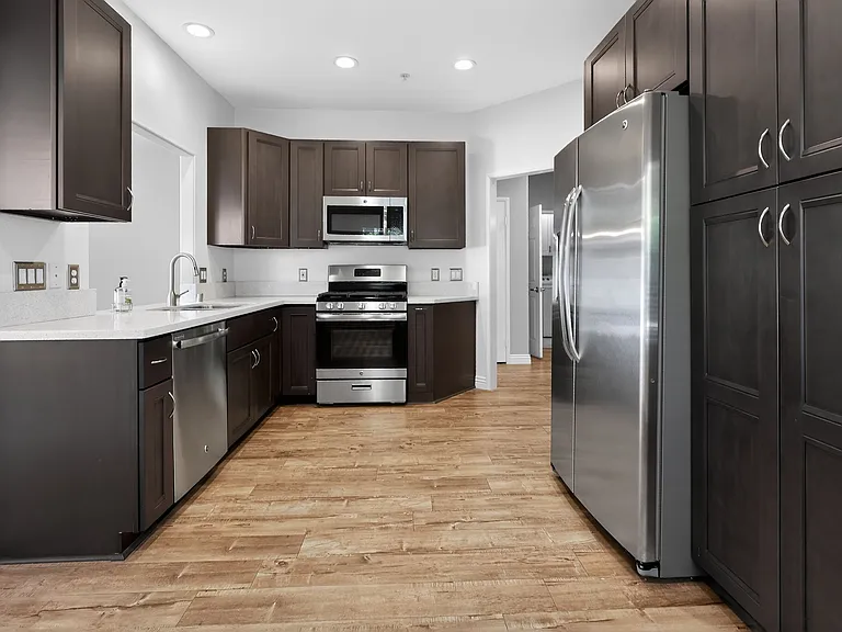 21610 Paseo Venezia — Photo 13