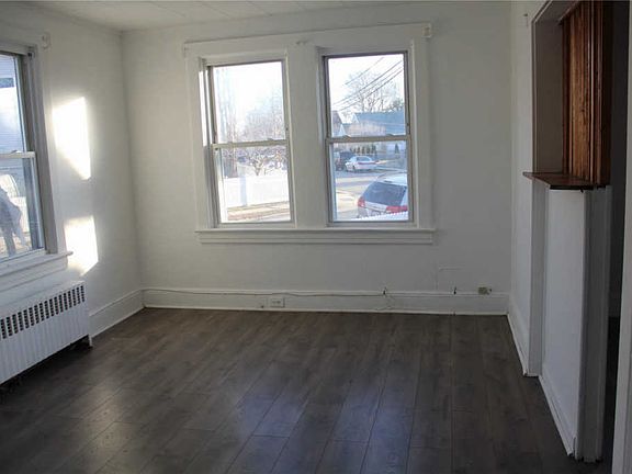 5th image of 163 Graham Ave