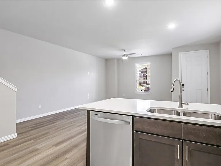 6717 Glimfeather Dr — Photo 9