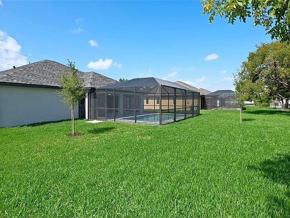 3rd image of 2619 SW 15th Place Cpe