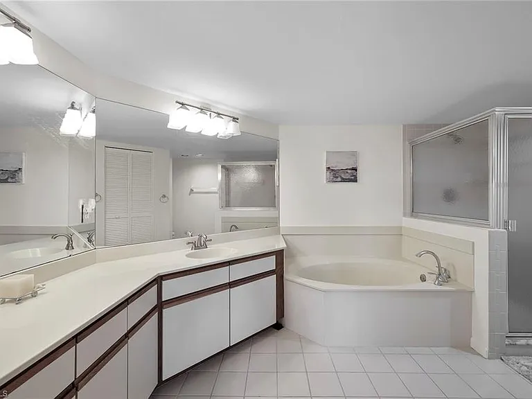 4240 Lake Forest Dr #423 — Photo 16