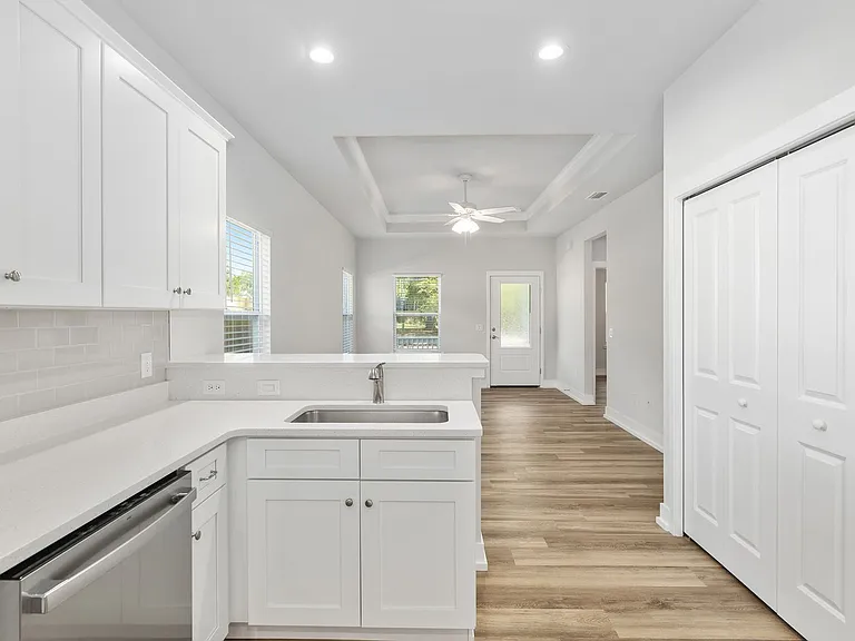 420 NW 1st St — Photo 8