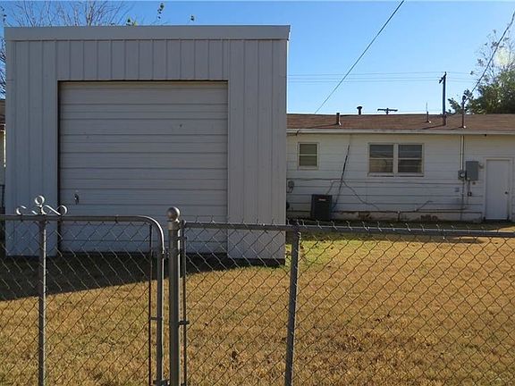 4th image of 609 W Bradford Ave