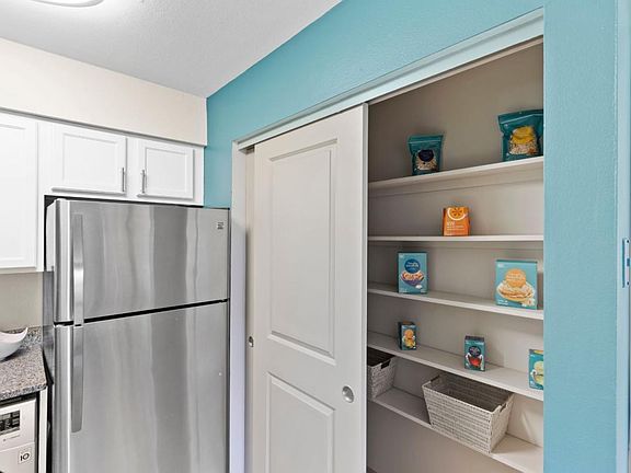 4th image of 2401 S Bumby Ave #2425B