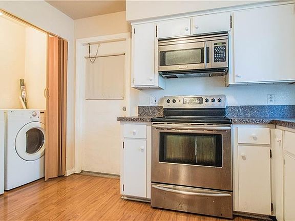 5th image of 1121 Anderson Ave