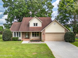 1886 Crest Rd, Maryville, TN 37804