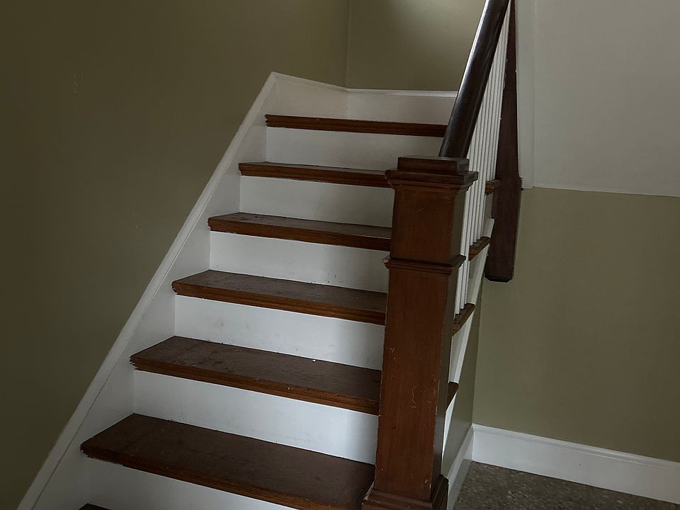 Front entrance to apartment on the 2nd floor