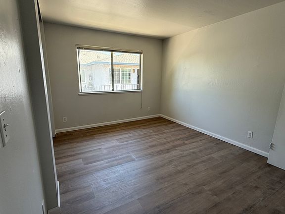 3rd image of 522 S Fair Oaks Ave APT 4