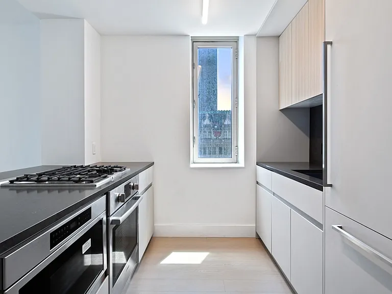 10 E 29th St #18C — Photo 3