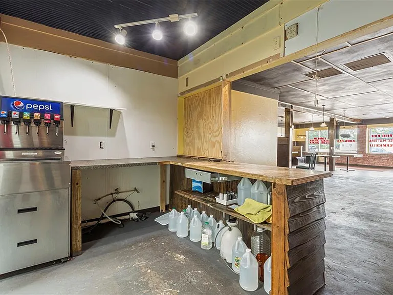 327 S Green Ave — Photo 20