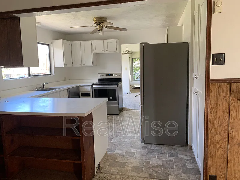 3 bed, 2.0 bath, 1636 sqft, $2,095 — Photo 4